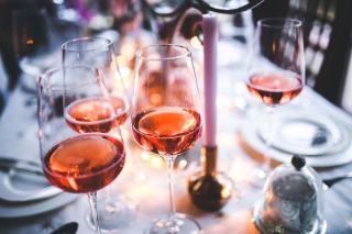 Rosé-Champagner oder Crémant Rosé? Der Unterschied erklärt