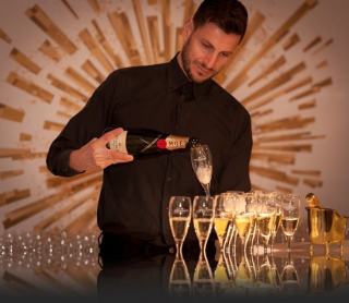 Das richtige Glas für Rosé-Champagner: Flöte vs. Tulpe