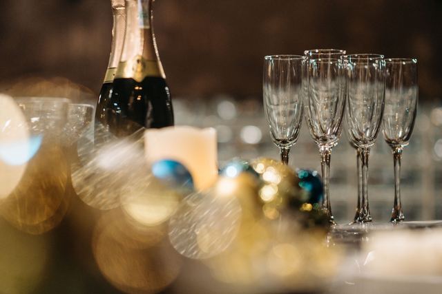Rosé-Champagner herstellen: von der Traube bis zur fertigen Flasche Rosé-Champagner herstellen: von der Traube bis zur fertigen Flasche